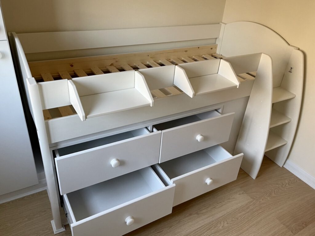 Bespoke bedroom shelving, Edinburgh. Custom joinery solutions for shelving